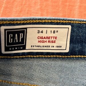 GAP - Women’s Cigarette High Rise jeans.  NWOT size 34/18